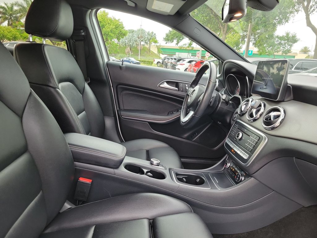 Thumbnail: 2019 Mercedes-Benz GLA - 12