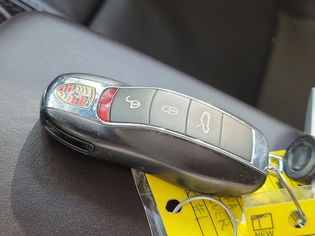 Thumbnail: 2012 Porsche 911 - 16