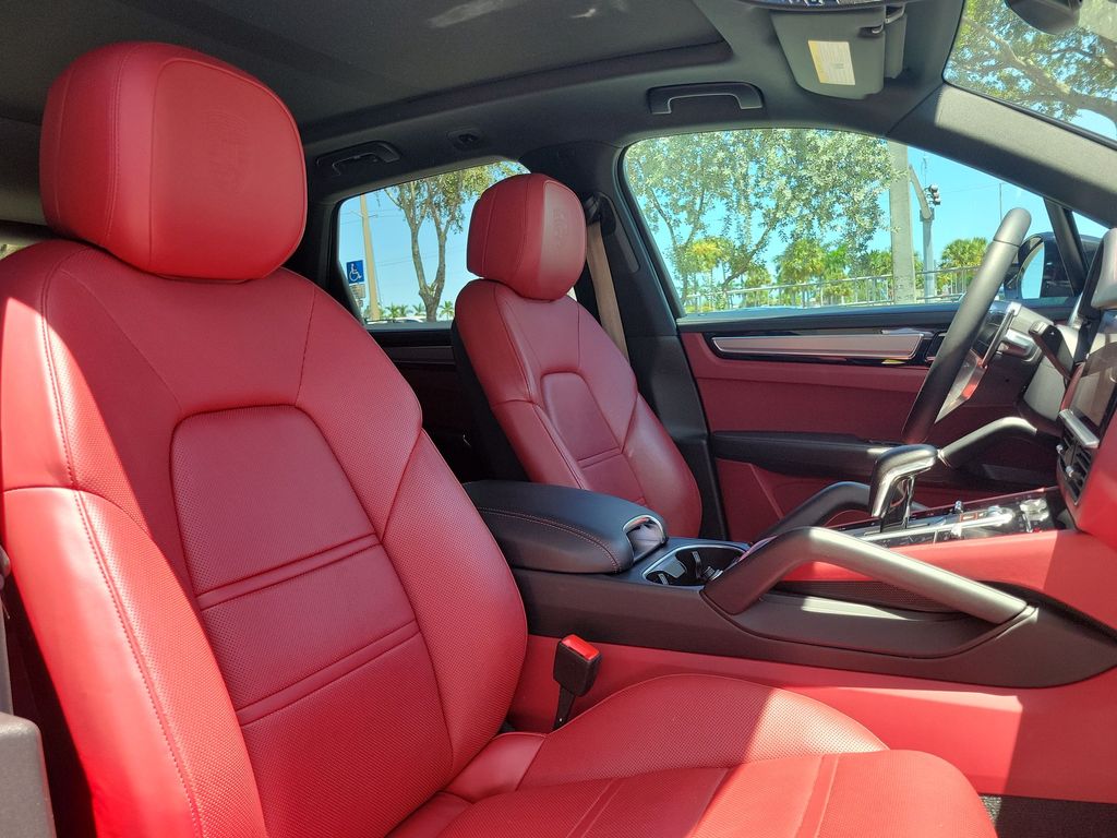 Thumbnail: 2023 Porsche Cayenne - 12