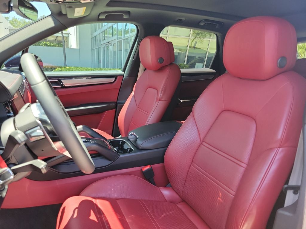 Thumbnail: 2023 Porsche Cayenne - 11
