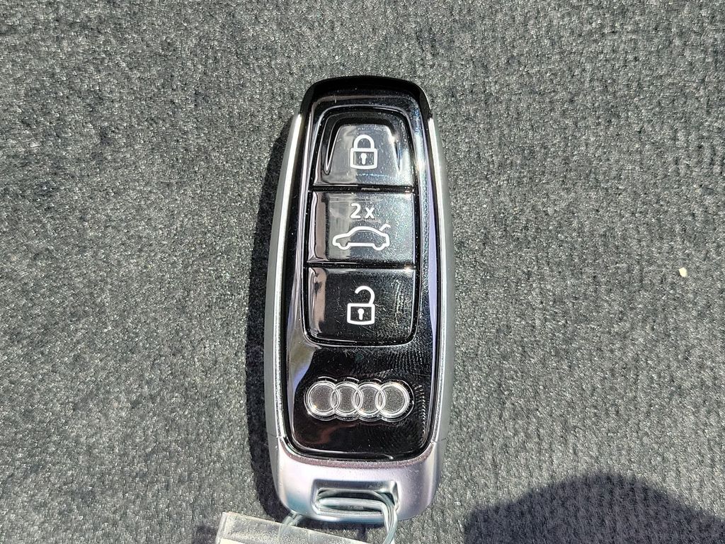 Thumbnail: 2024 Audi RS Q8 - 19