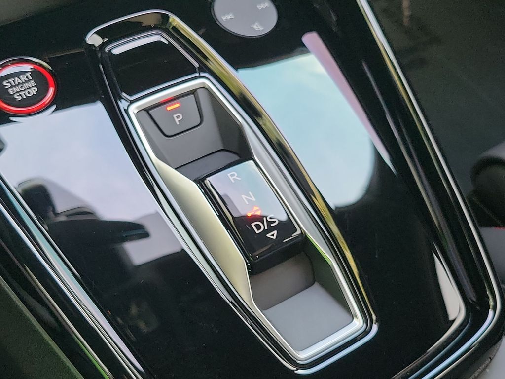 Thumbnail: 2025 Audi RS 3 - 16