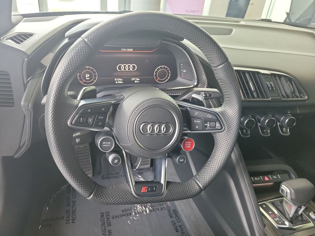 Thumbnail: 2017 Audi R8 - 12