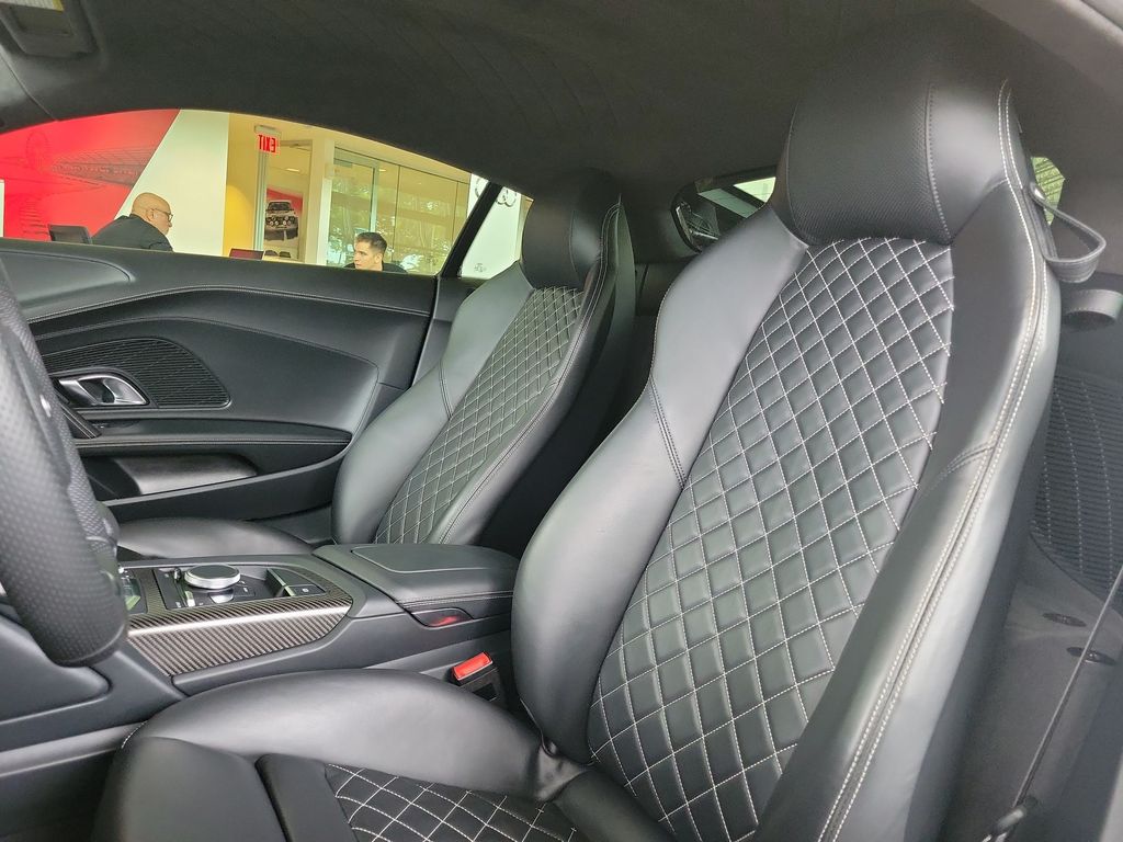 Thumbnail: 2017 Audi R8 - 11