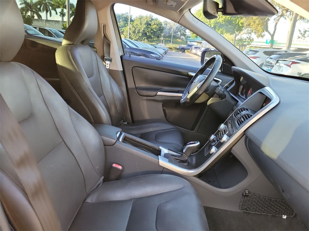 Thumbnail: 2016 Volvo XC60 - 11