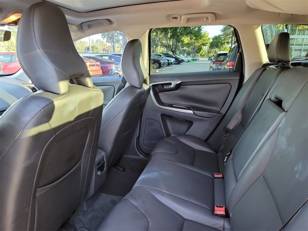 Thumbnail: 2016 Volvo XC60 - 12