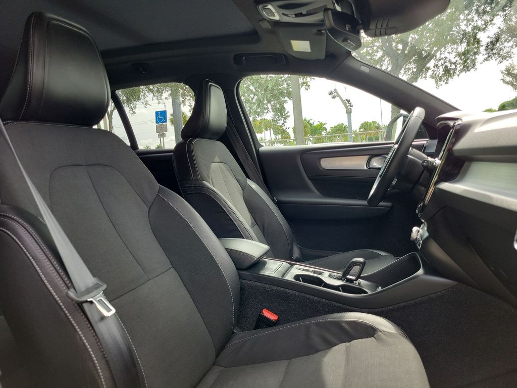Thumbnail: 2020 Volvo XC40 - 29