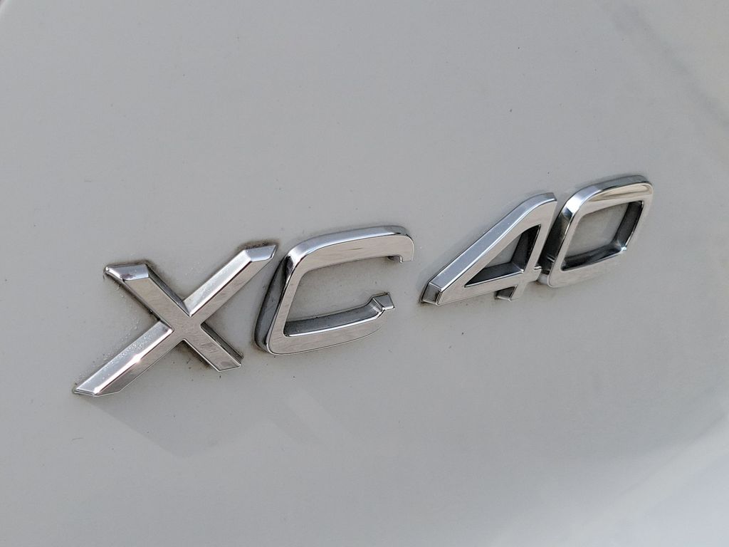 Thumbnail: 2020 Volvo XC40 - 7