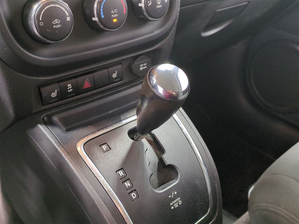 Thumbnail: 2016 Jeep Patriot - 16