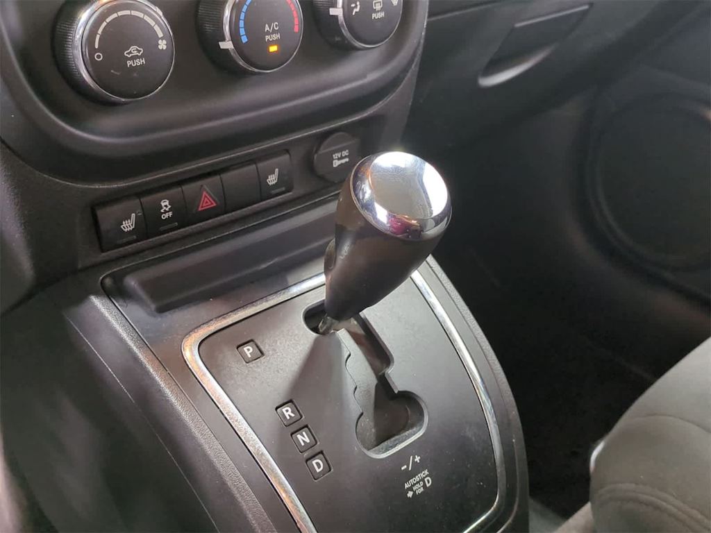 Thumbnail: 2016 Jeep Patriot - 16