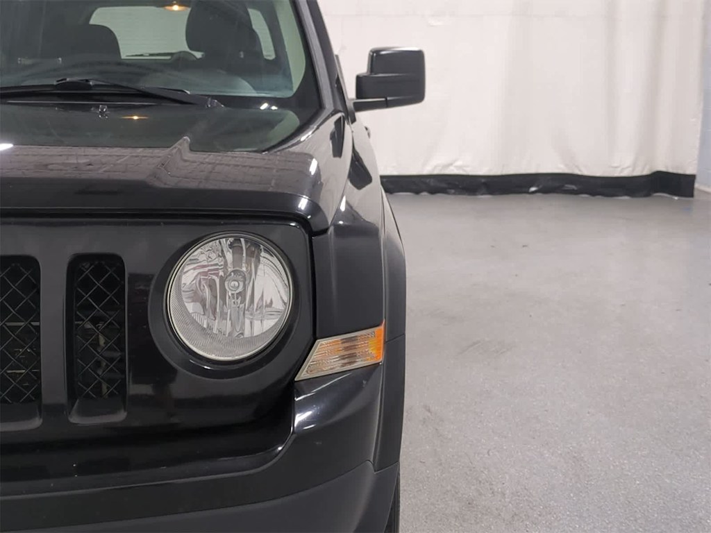 Thumbnail: 2016 Jeep Patriot - 23