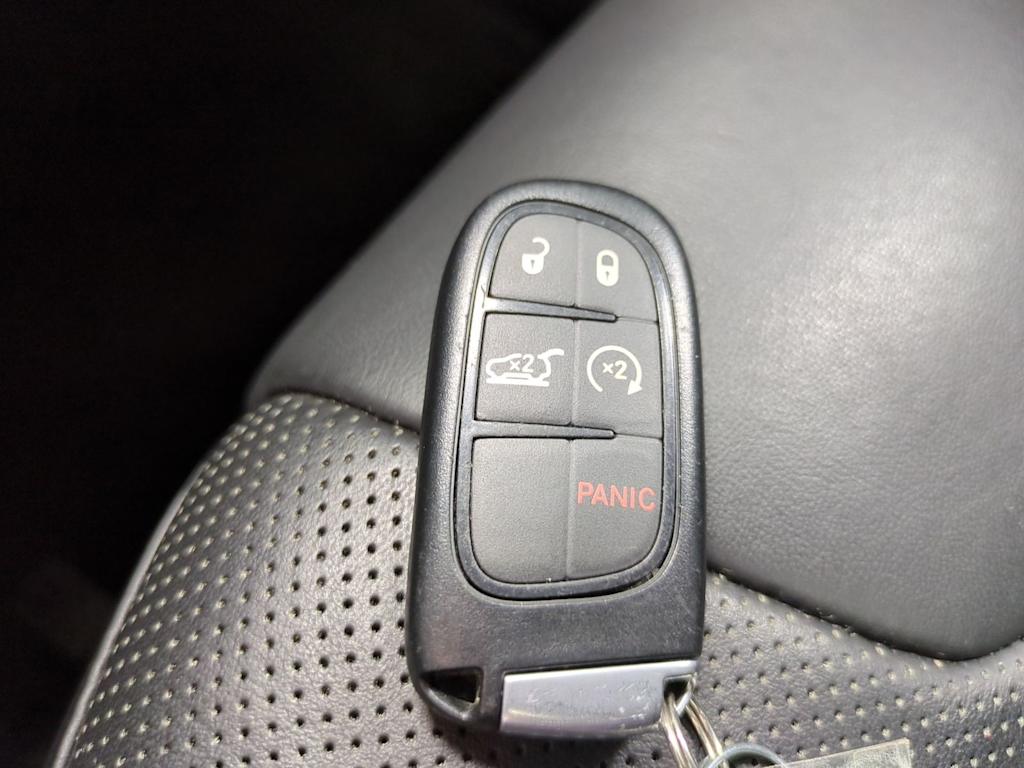 Thumbnail: 2019 Jeep Cherokee - 17