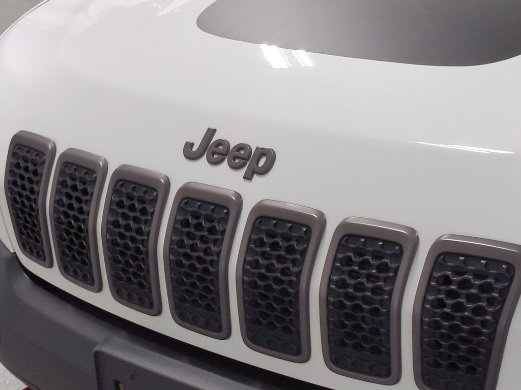 Thumbnail: 2019 Jeep Cherokee - 6