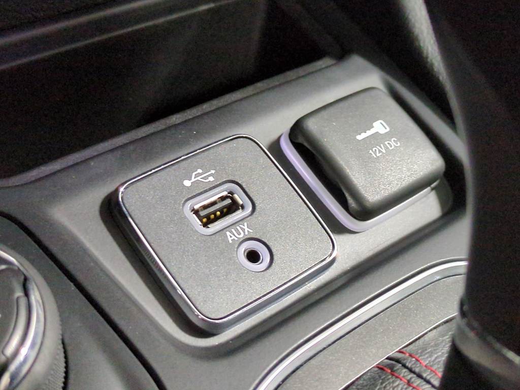 Thumbnail: 2019 Jeep Cherokee - 15
