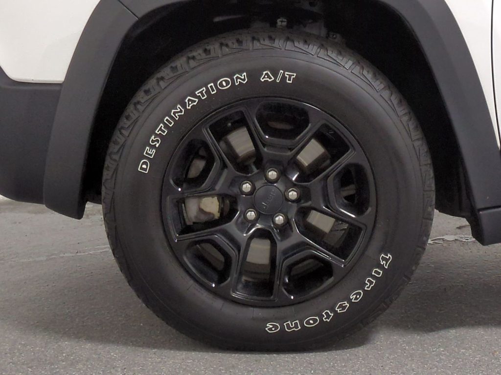 Thumbnail: 2019 Jeep Cherokee - 7