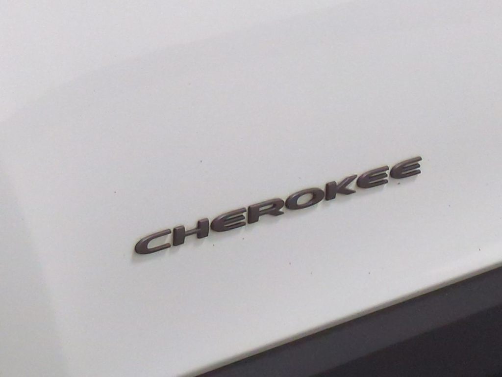 Thumbnail: 2019 Jeep Cherokee - 25