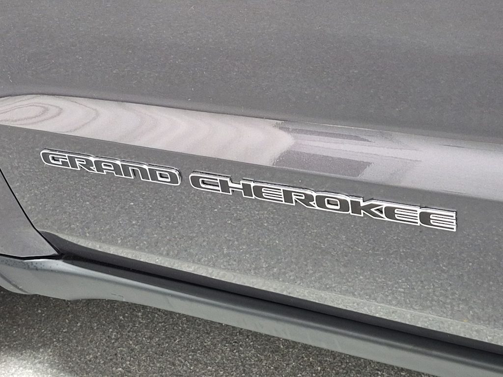 Thumbnail: 2020 Jeep Grand Cherokee - 20
