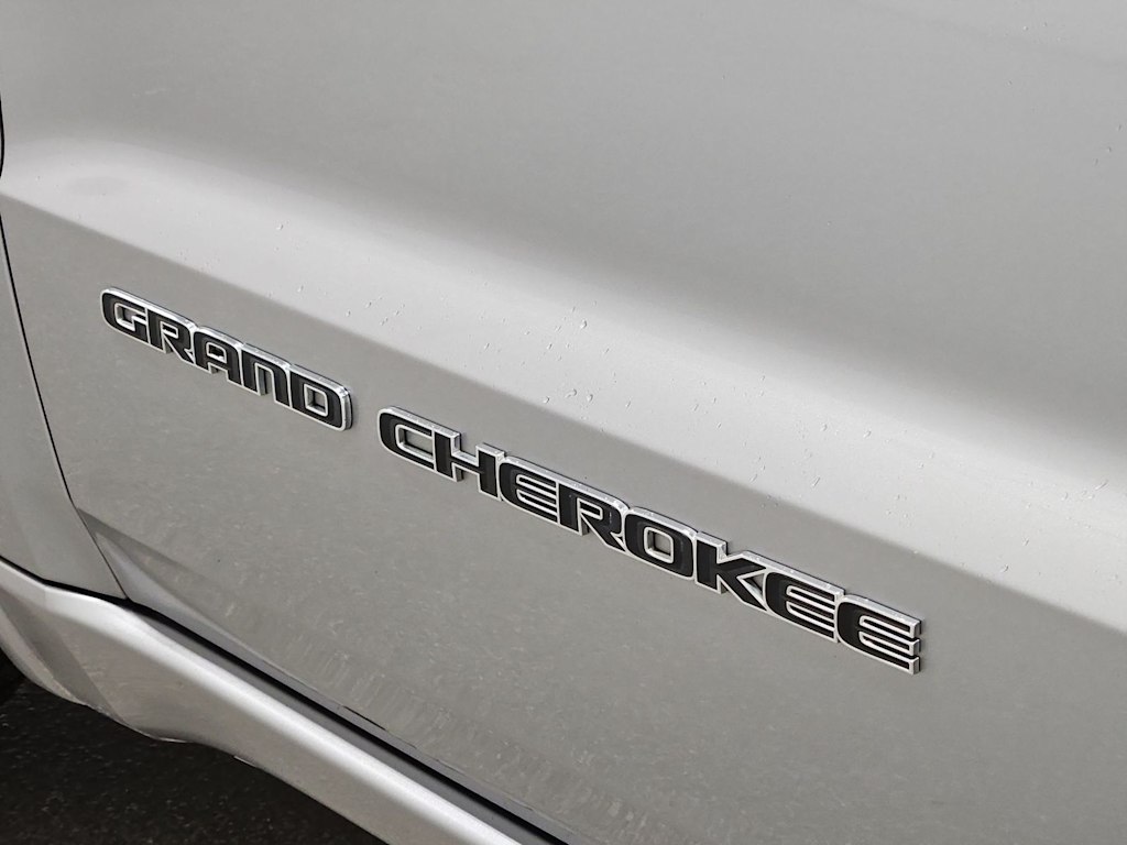 Thumbnail: 2017 Jeep Grand Cherokee - 26