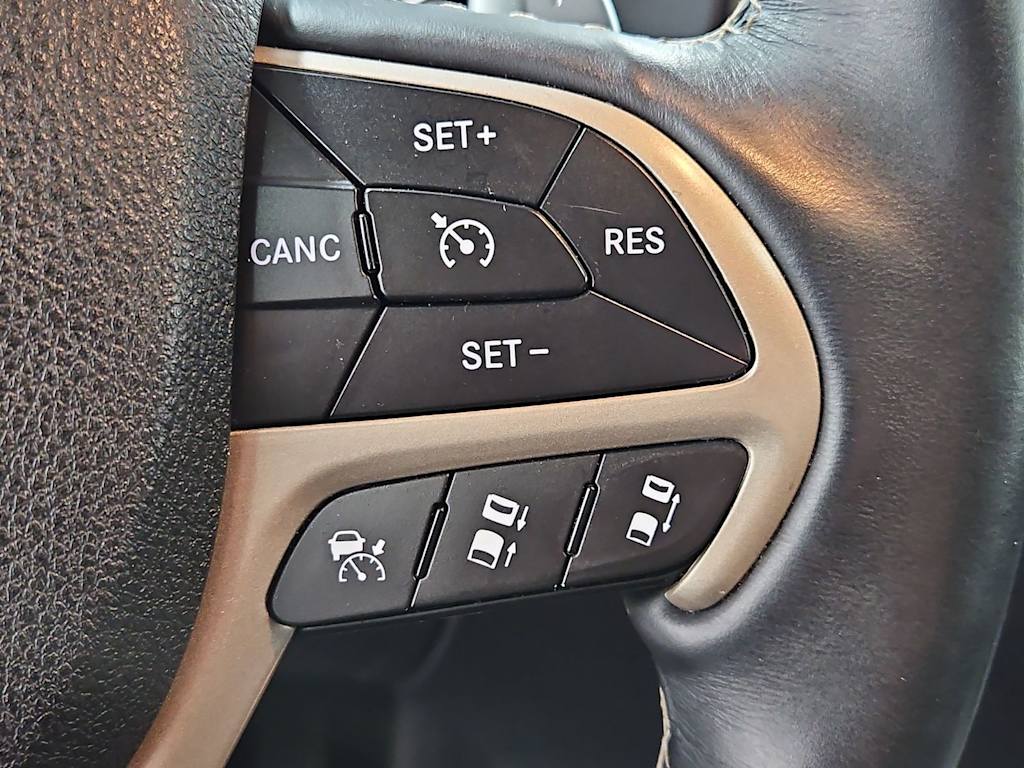 Thumbnail: 2017 Jeep Grand Cherokee - 31