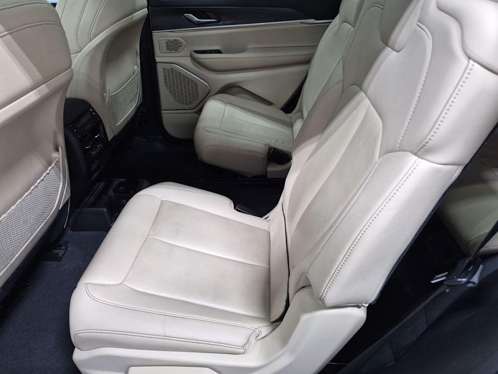 Thumbnail: 2021 Jeep Grand Cherokee L - 28