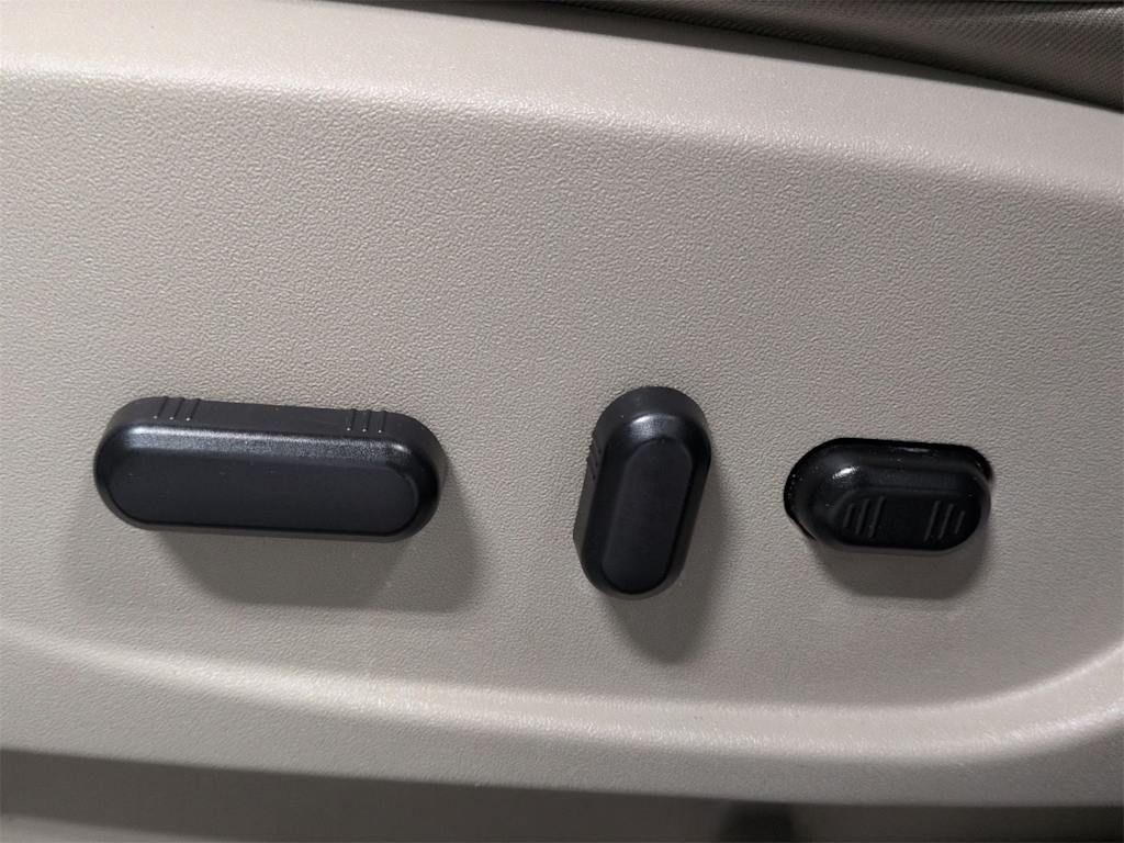 Thumbnail: 2015 Ford Escape - 27