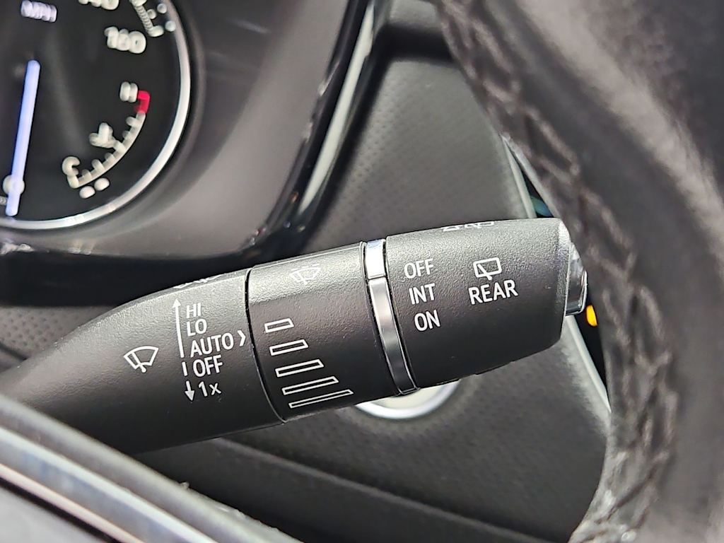 Thumbnail: 2021 Cadillac XT5 - 32