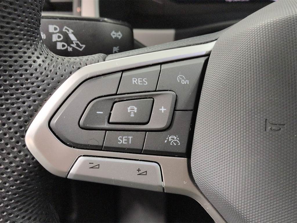 Thumbnail: 2023 Volkswagen Atlas - 32