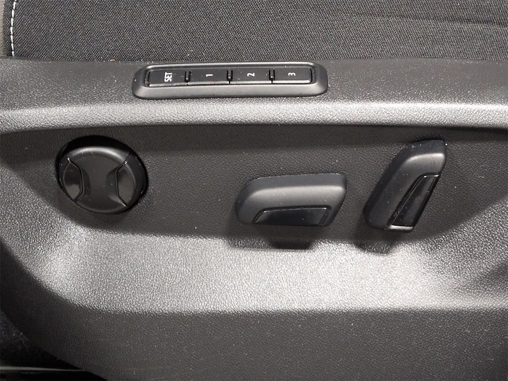 Thumbnail: 2023 Volkswagen Atlas - 27