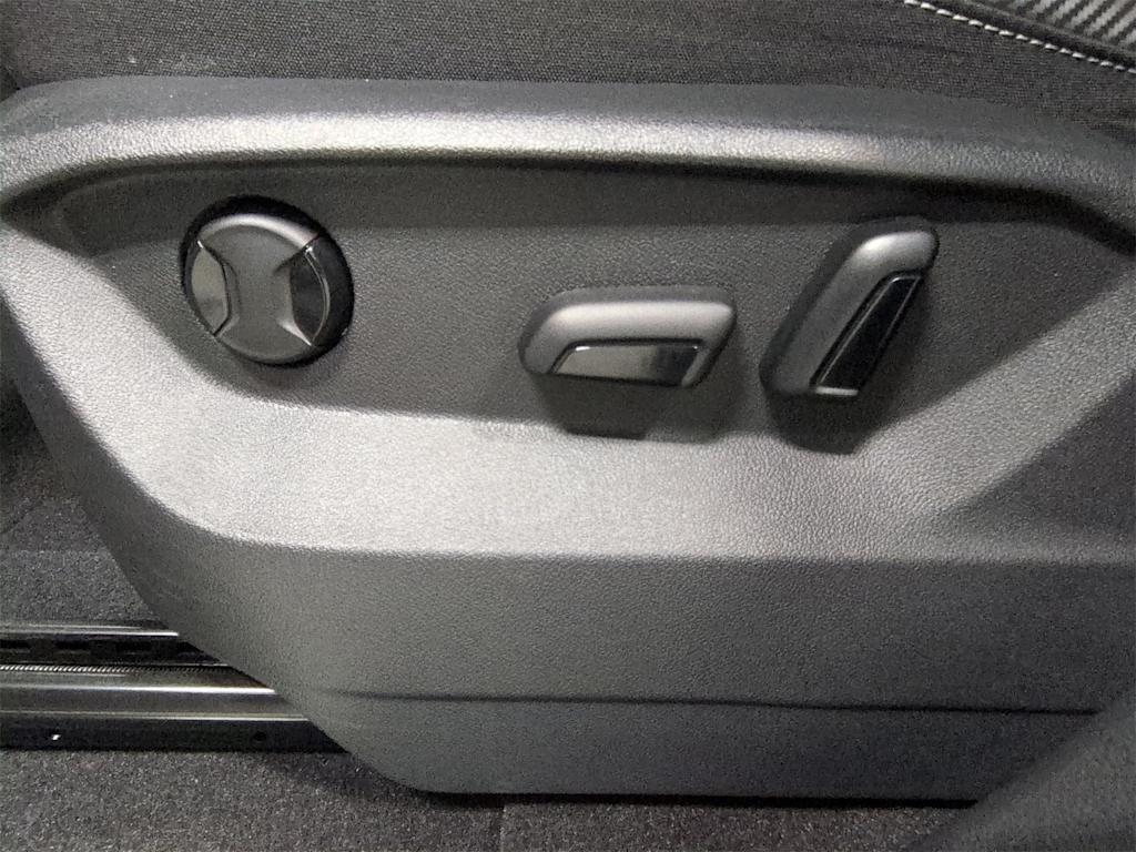 Thumbnail: 2023 Volkswagen Atlas - 27