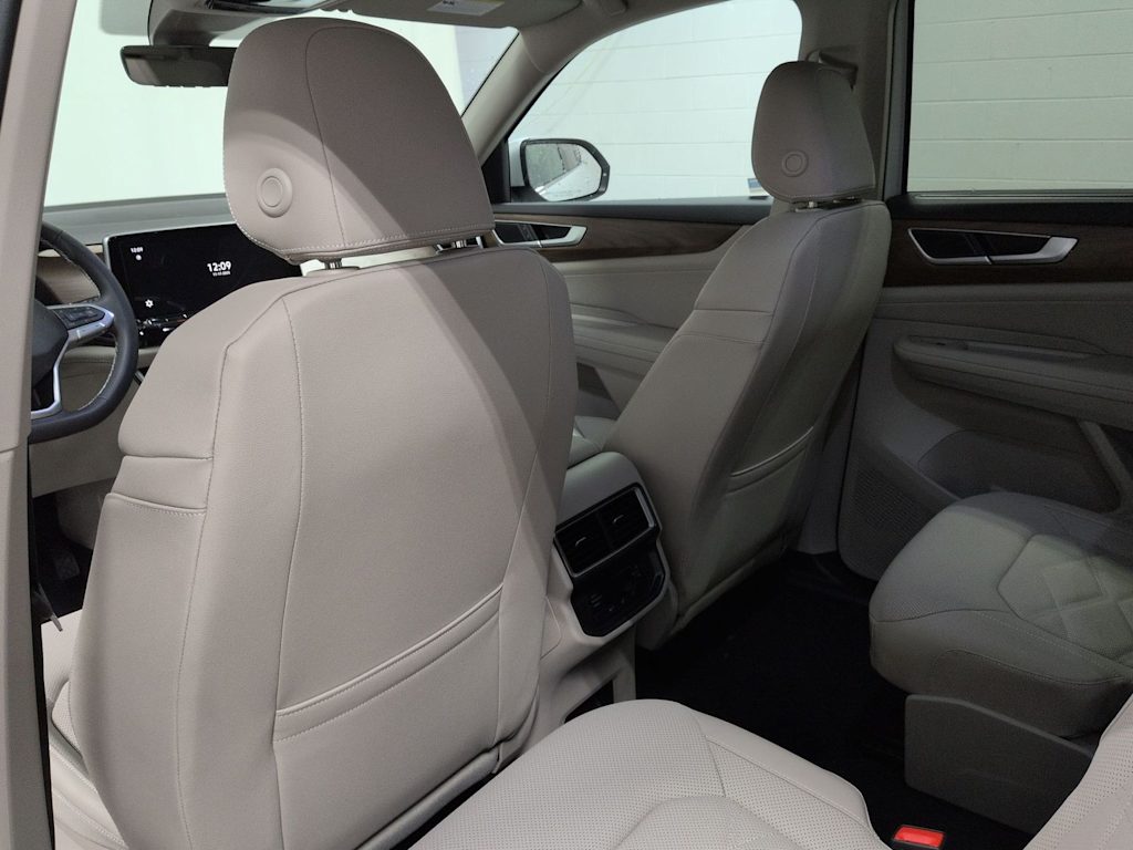 Thumbnail: 2026 Volkswagen Atlas - 13