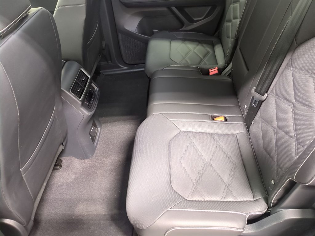 2025 Volkswagen Atlas SE 28