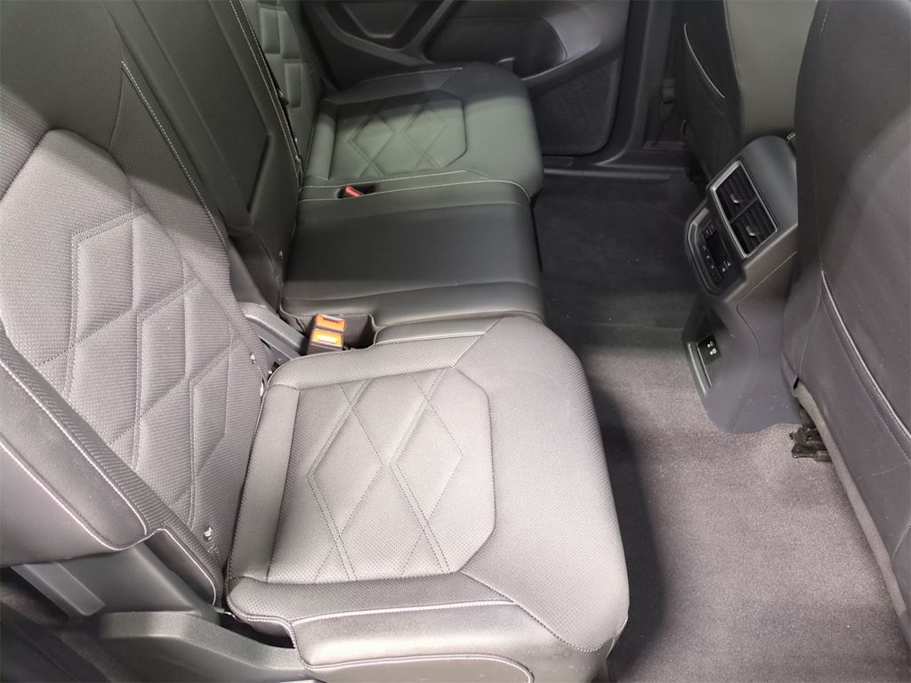 2025 Volkswagen Atlas SE 12