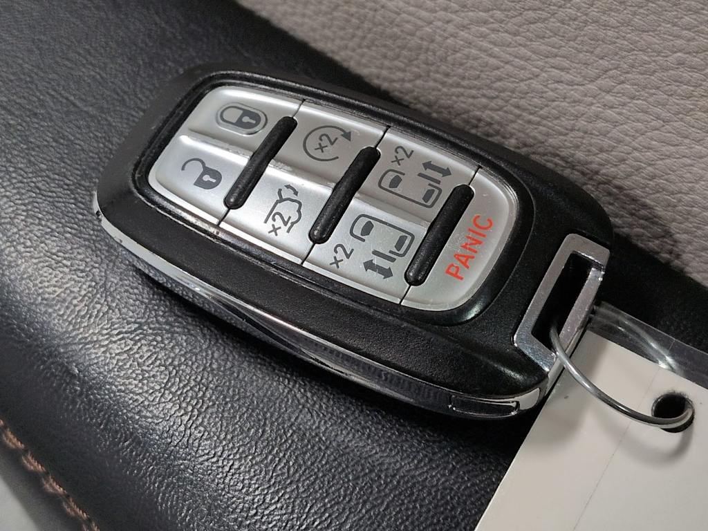 Thumbnail: 2019 Chrysler Pacifica - 18