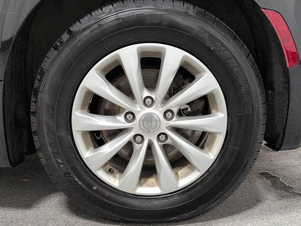 Thumbnail: 2019 Chrysler Pacifica - 8