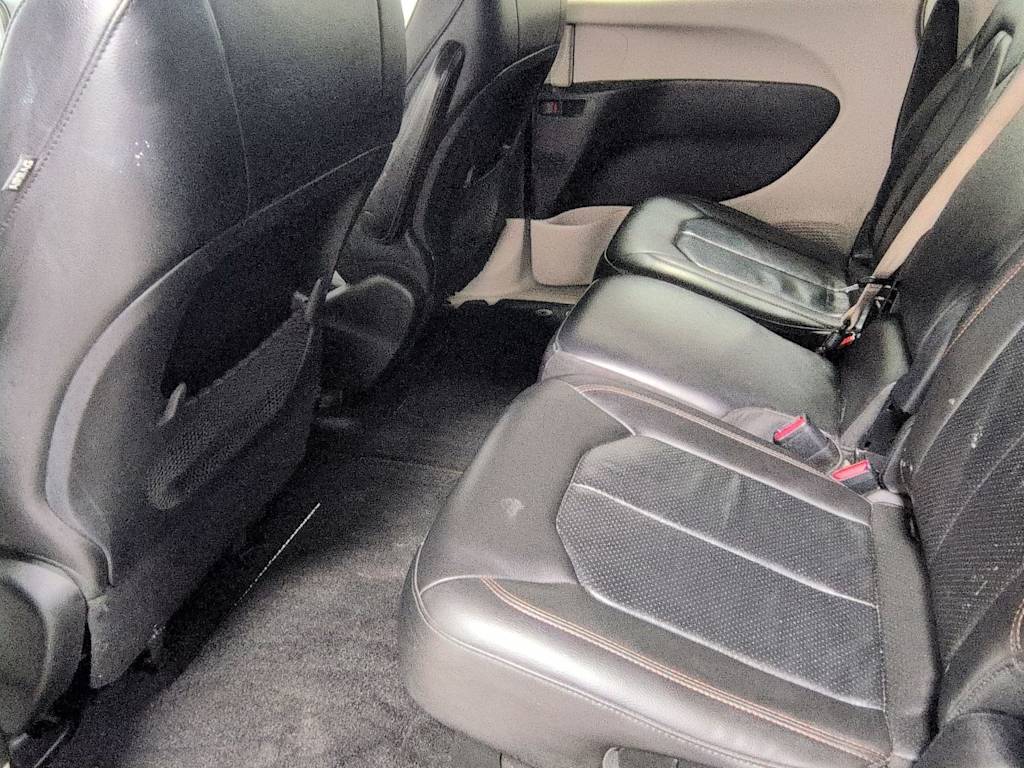 Thumbnail: 2019 Chrysler Pacifica - 12