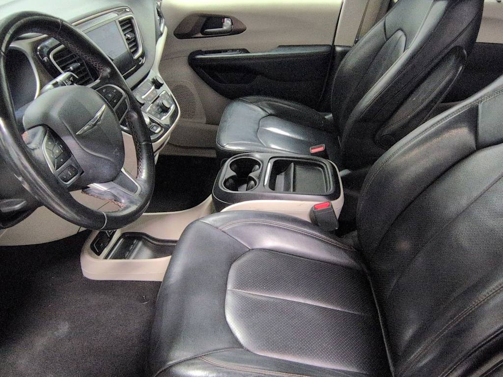 Thumbnail: 2019 Chrysler Pacifica - 10