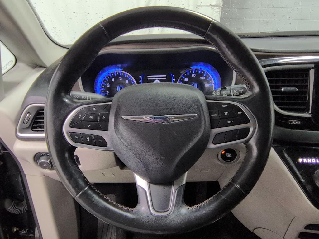 Thumbnail: 2019 Chrysler Pacifica - 13