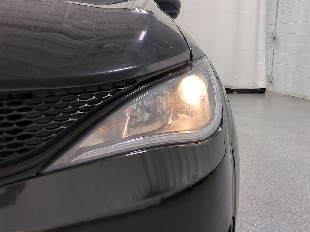 Thumbnail: 2019 Chrysler Pacifica - 23