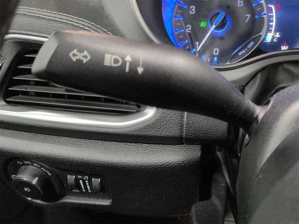 Thumbnail: 2020 Chrysler Pacifica - 32