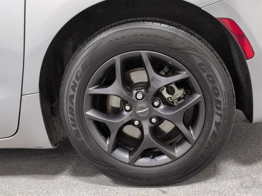 Thumbnail: 2020 Chrysler Pacifica - 8