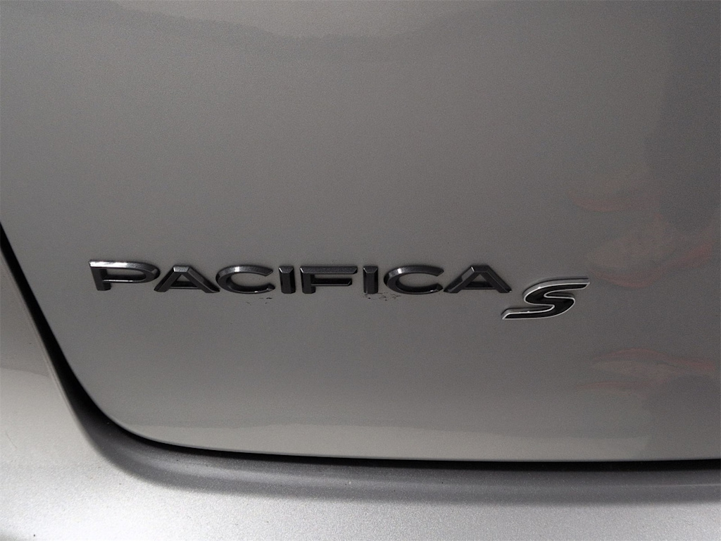 Thumbnail: 2020 Chrysler Pacifica - 24