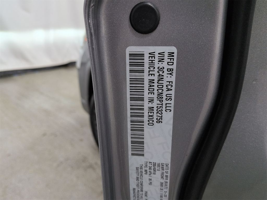 Thumbnail: 2023 Jeep Compass - 20