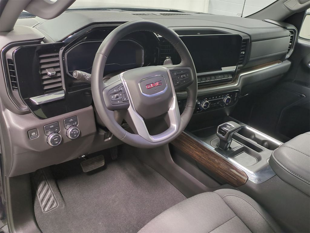 2025 GMC Sierra 1500 Elevation 2