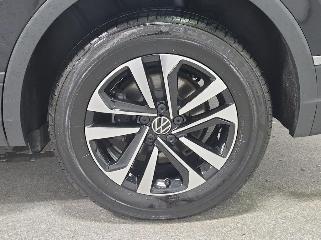 Thumbnail: 2022 Volkswagen Tiguan - 8