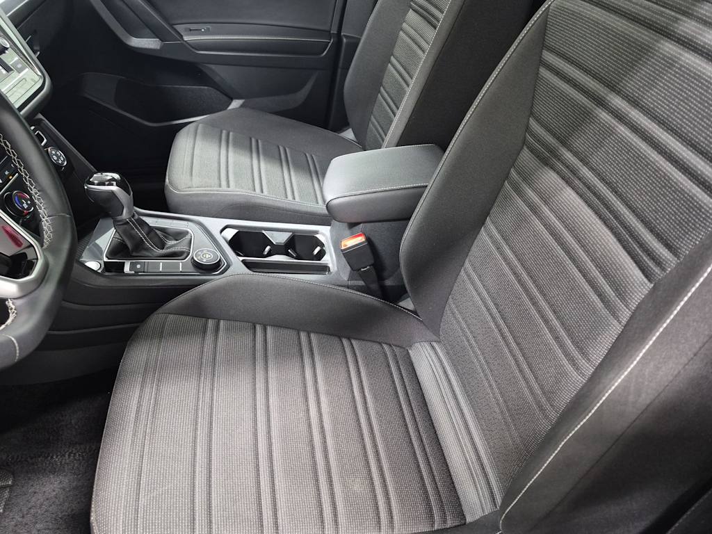 Thumbnail: 2022 Volkswagen Tiguan - 11