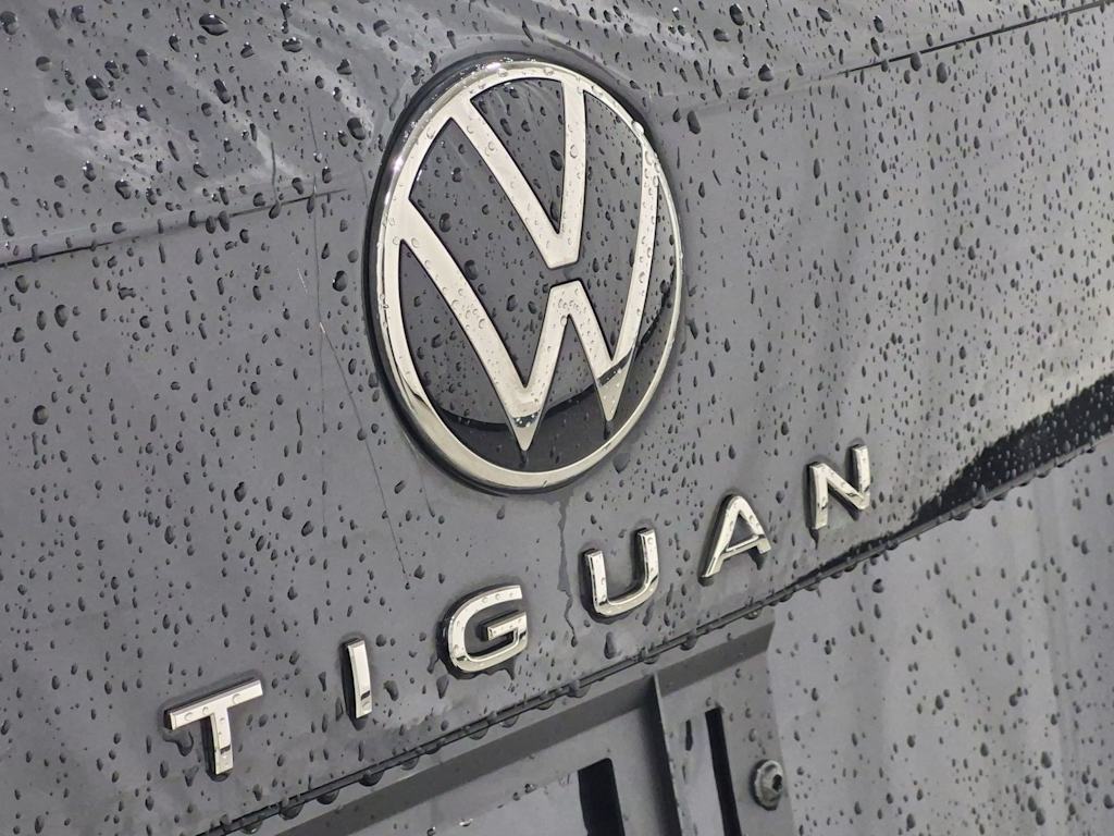 Thumbnail: 2022 Volkswagen Tiguan - 24
