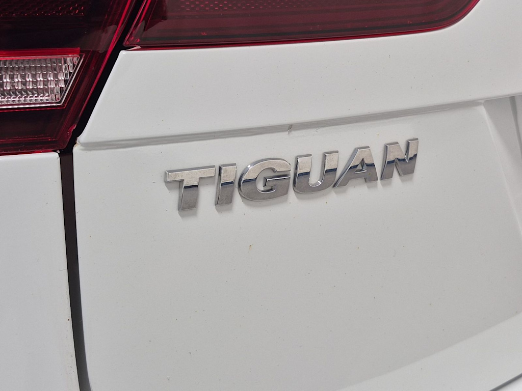 Thumbnail: 2021 Volkswagen Tiguan - 25