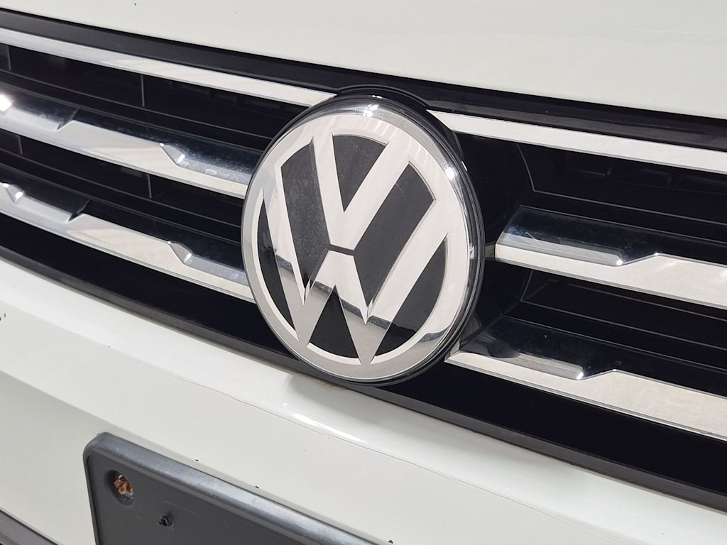 Thumbnail: 2021 Volkswagen Tiguan - 7