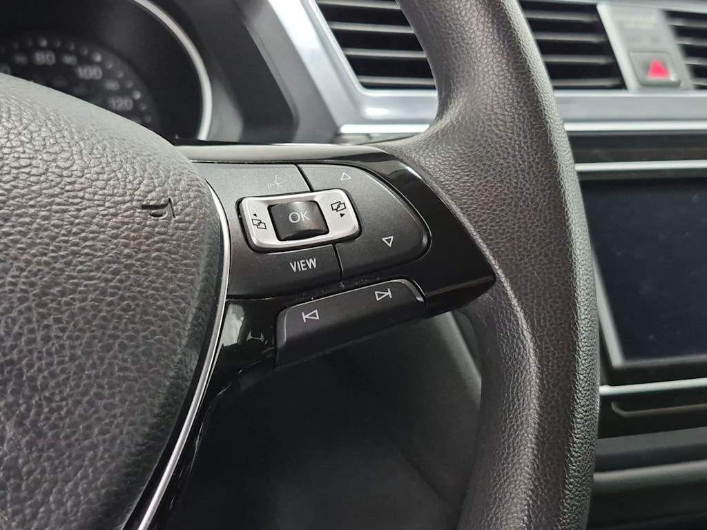Thumbnail: 2021 Volkswagen Tiguan - 30