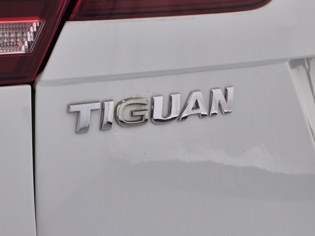 Thumbnail: 2021 Volkswagen Tiguan - 25